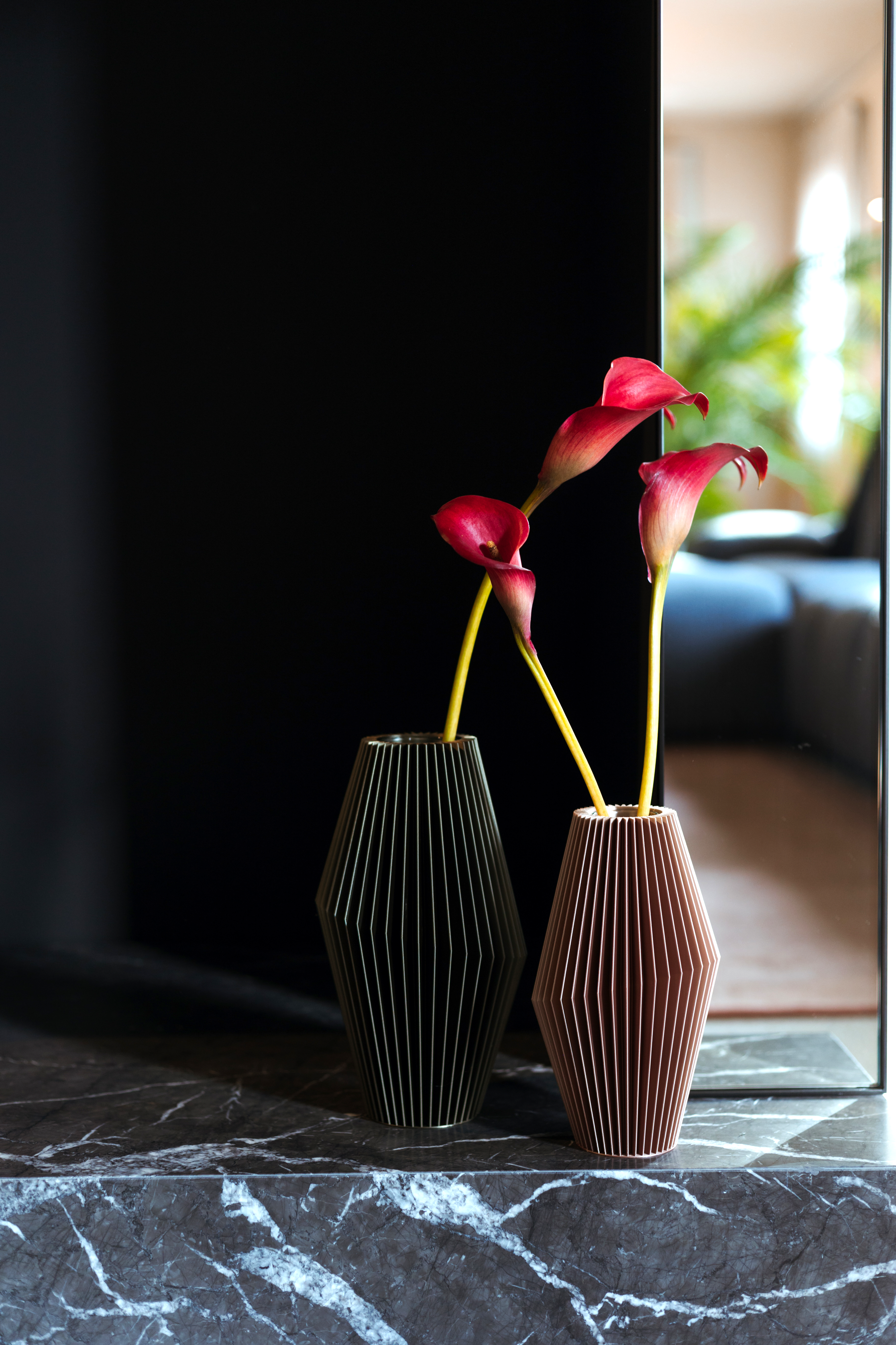 Vaso Zaira · verde oliva · in coppia · design geometrico 3D · Made in Italy · Yliaca