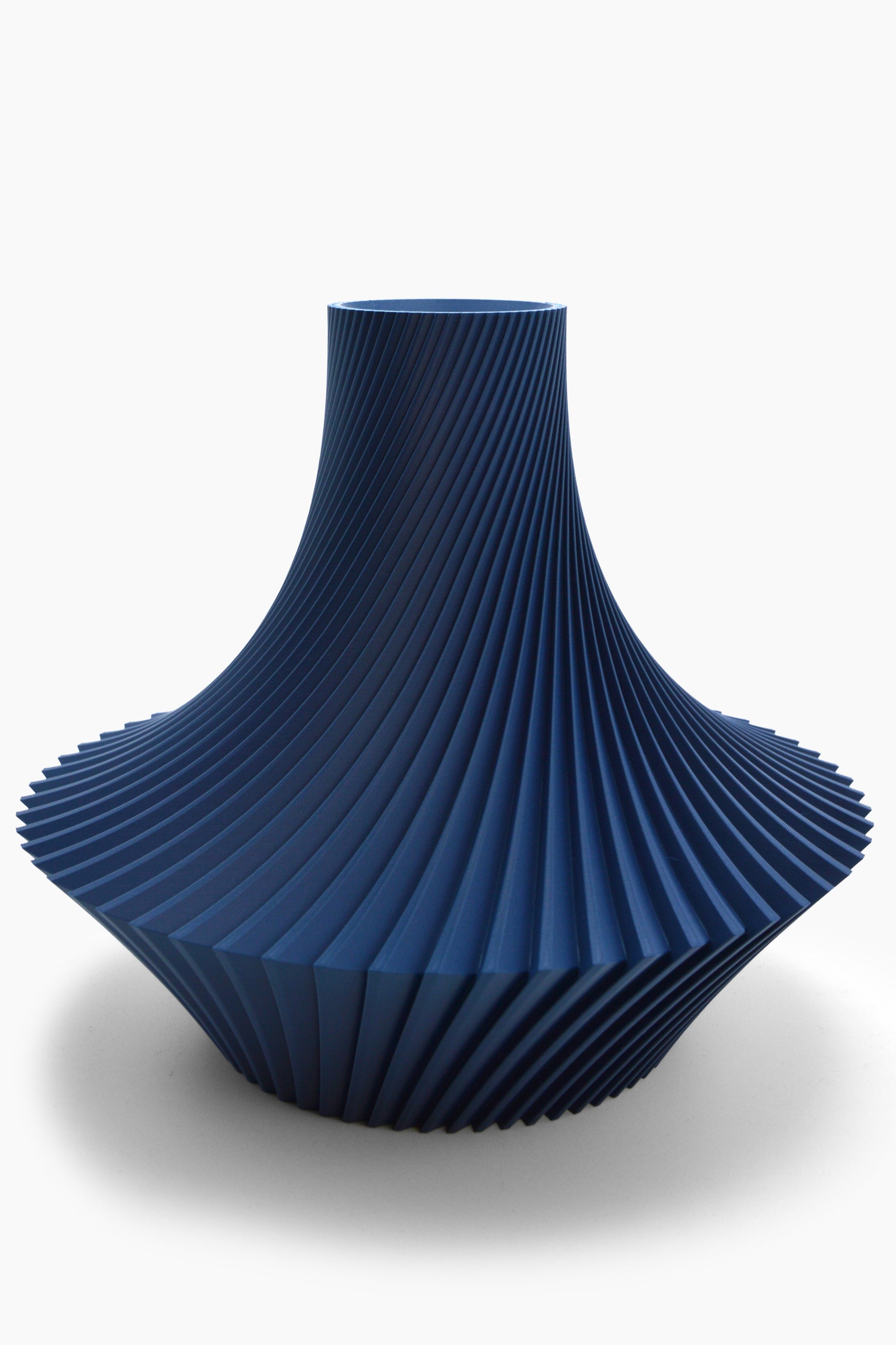Vaso Haku · blu cobalto · design 3D · Made in Italy · Yliaca