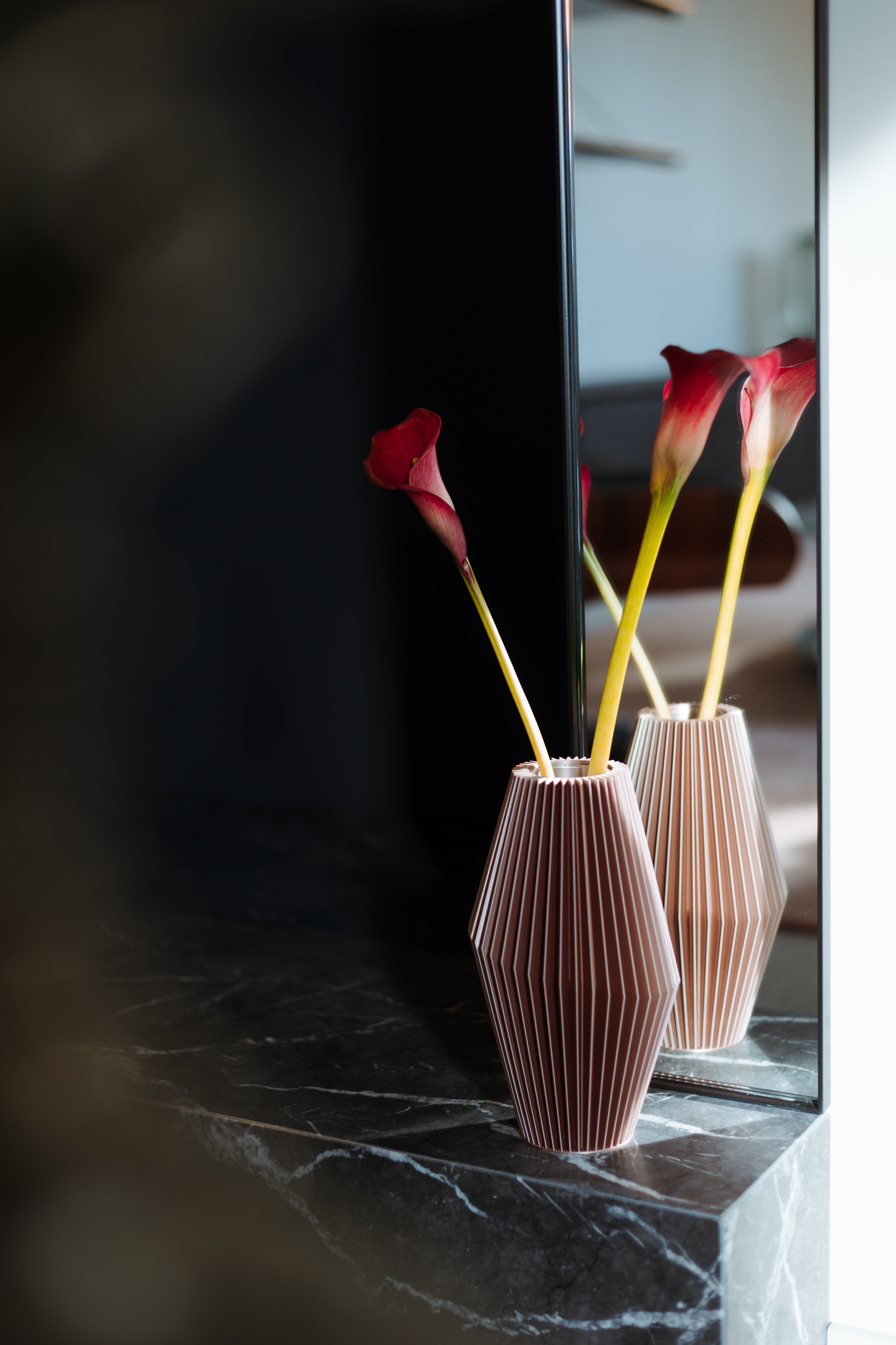 Vaso Zaira · rosa cipria · design geometrico 3D · Made in Italy · Yliaca