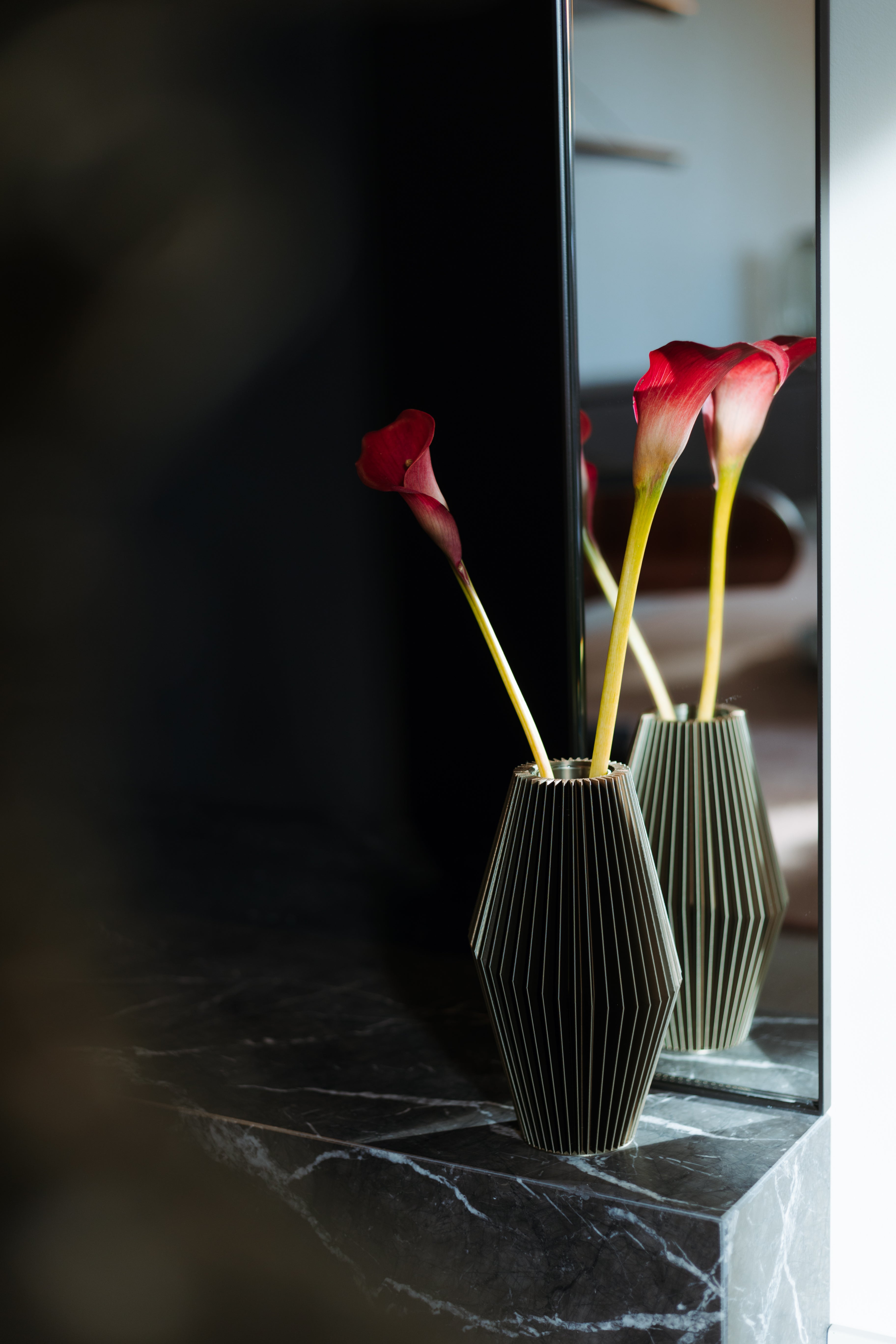 Vaso Zaira · verde oliva · design geometrico 3D · Made in Italy · Yliaca