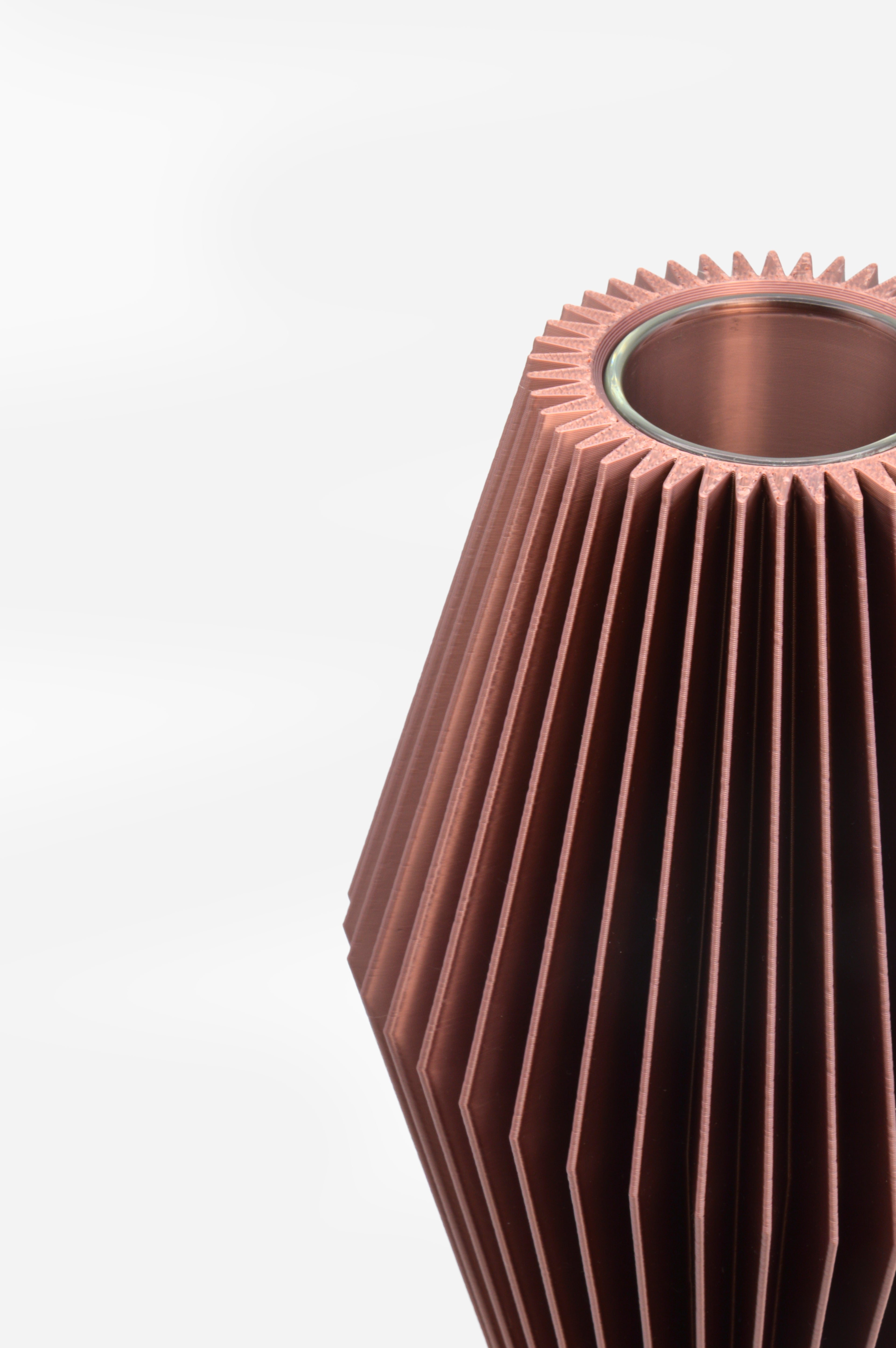 Vaso Zaira · rame · vista dall'alto · design geometrico 3D · Made in Italy · Yliaca